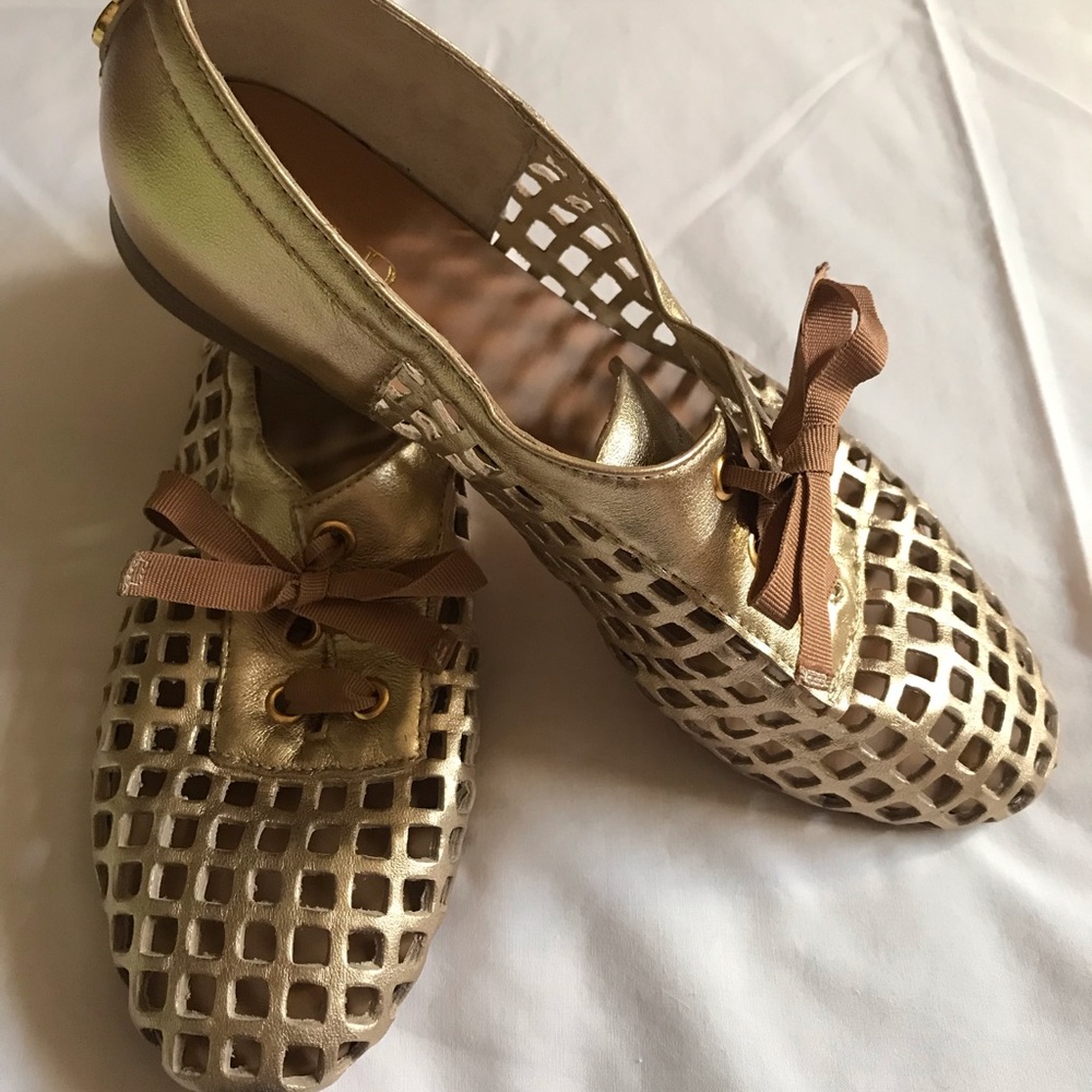 Be & D  cut out tied shoes. Great condition.